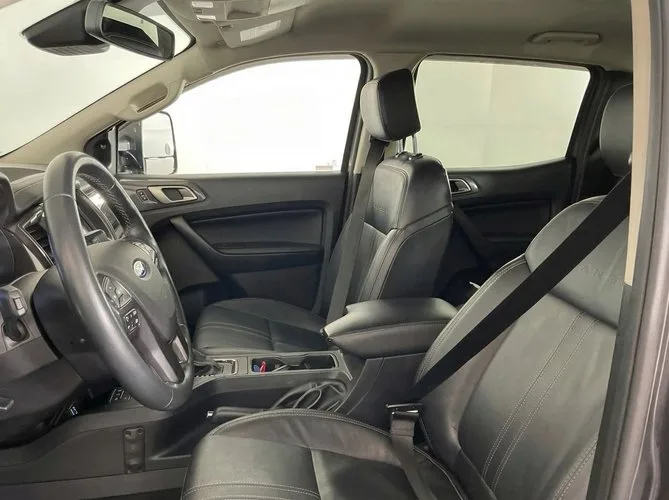2019 Mercedes-Benz GLC 300 4MATIC® Coupe — thumbnail 10