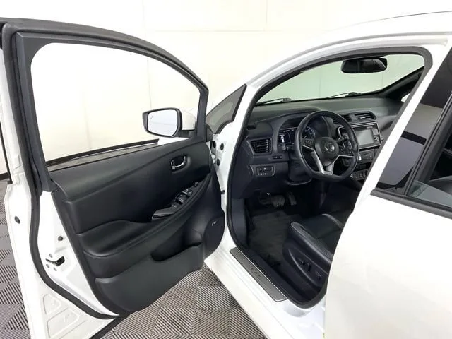 2018 Nissan Leaf SL — thumbnail 13