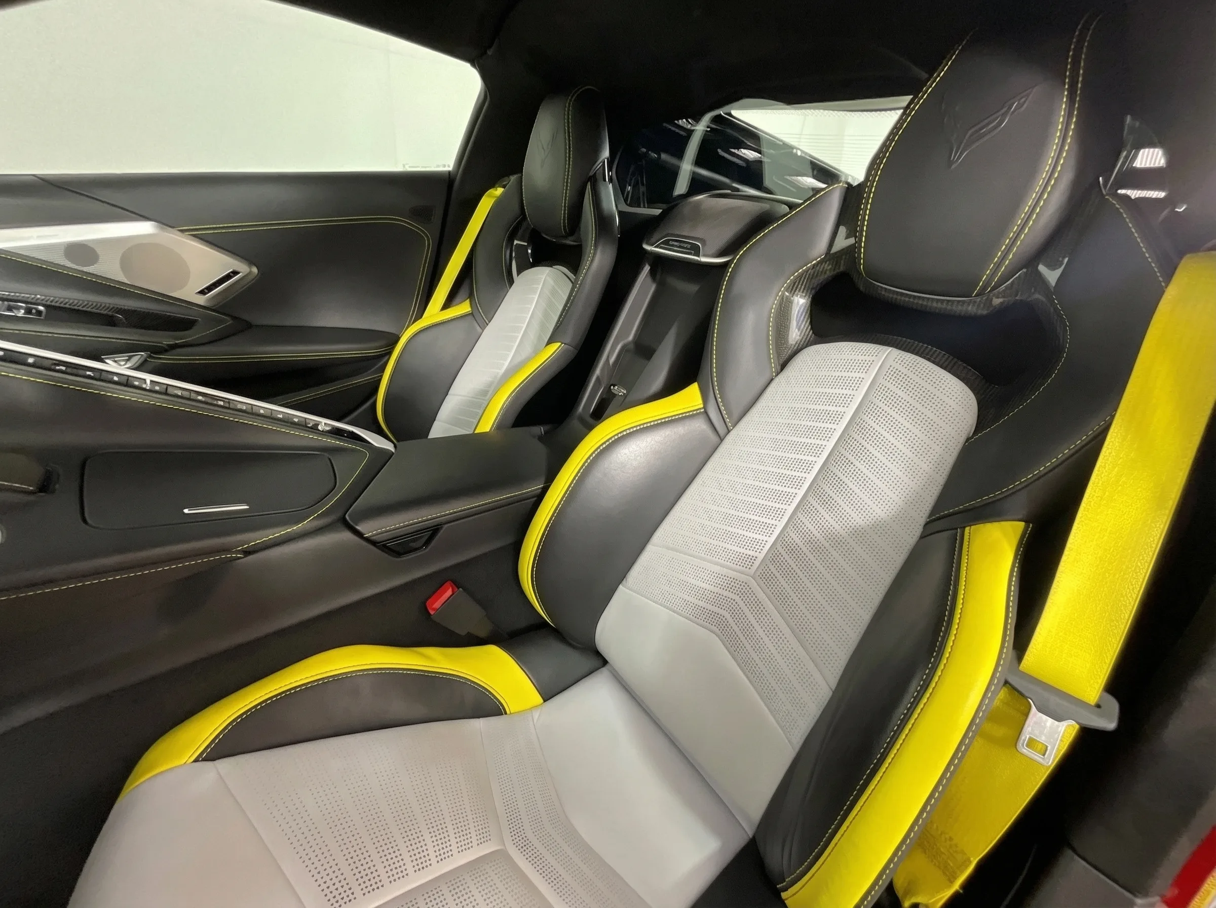 2025 Land Rover Discovery S — thumbnail 14