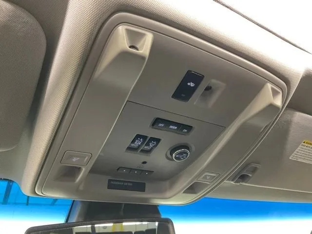 2015 Cadillac Escalade Premium — thumbnail 15