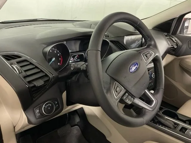 2019 Ford Escape Titanium — thumbnail 16
