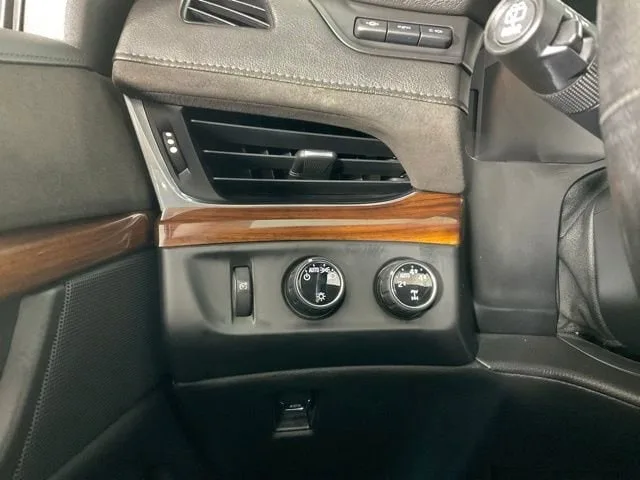 2015 Cadillac Escalade Premium — thumbnail 17