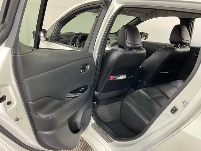 2018 Nissan Leaf SL — thumbnail 17