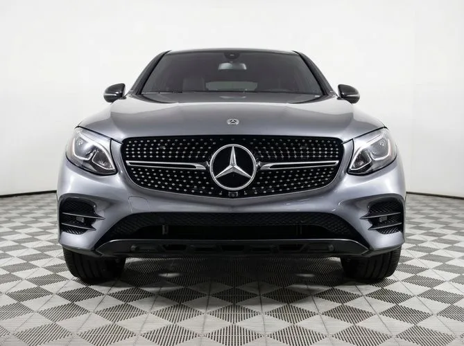 2019 Mercedes-Benz GLC 300 4MATIC® Coupe — thumbnail 2