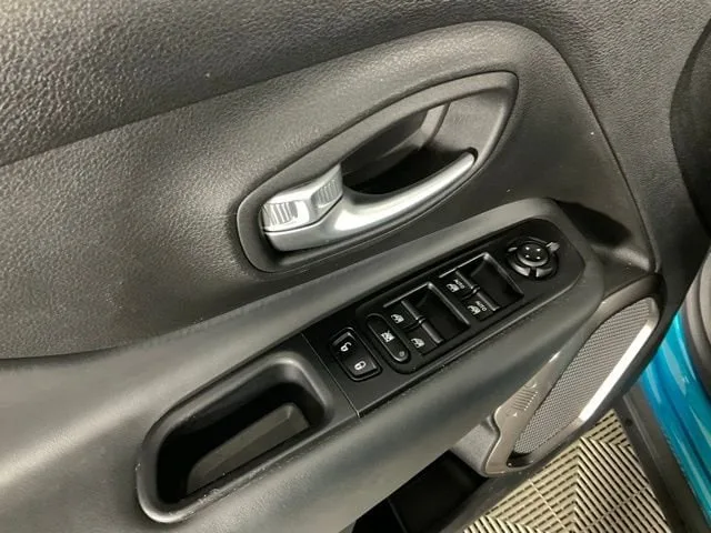 2022 Jeep Renegade Limited — thumbnail 21