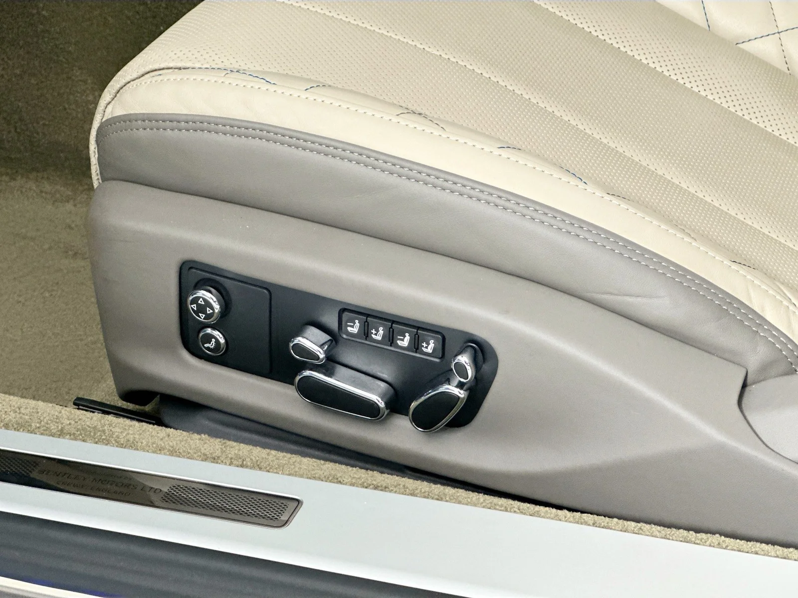 2021 Bentley Continental GTC Mulliner V8 — thumbnail 21
