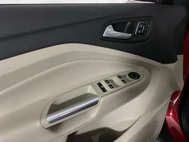 2019 Ford Escape Titanium — thumbnail 24