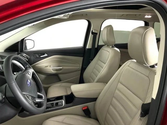 2019 Ford Escape Titanium — thumbnail 25