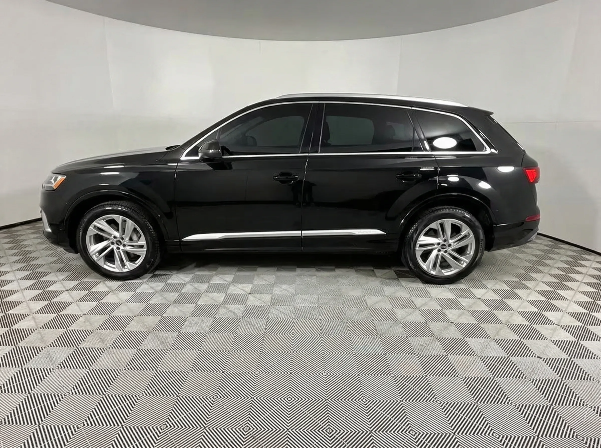 2019 Porsche Cayenne S — thumbnail 2