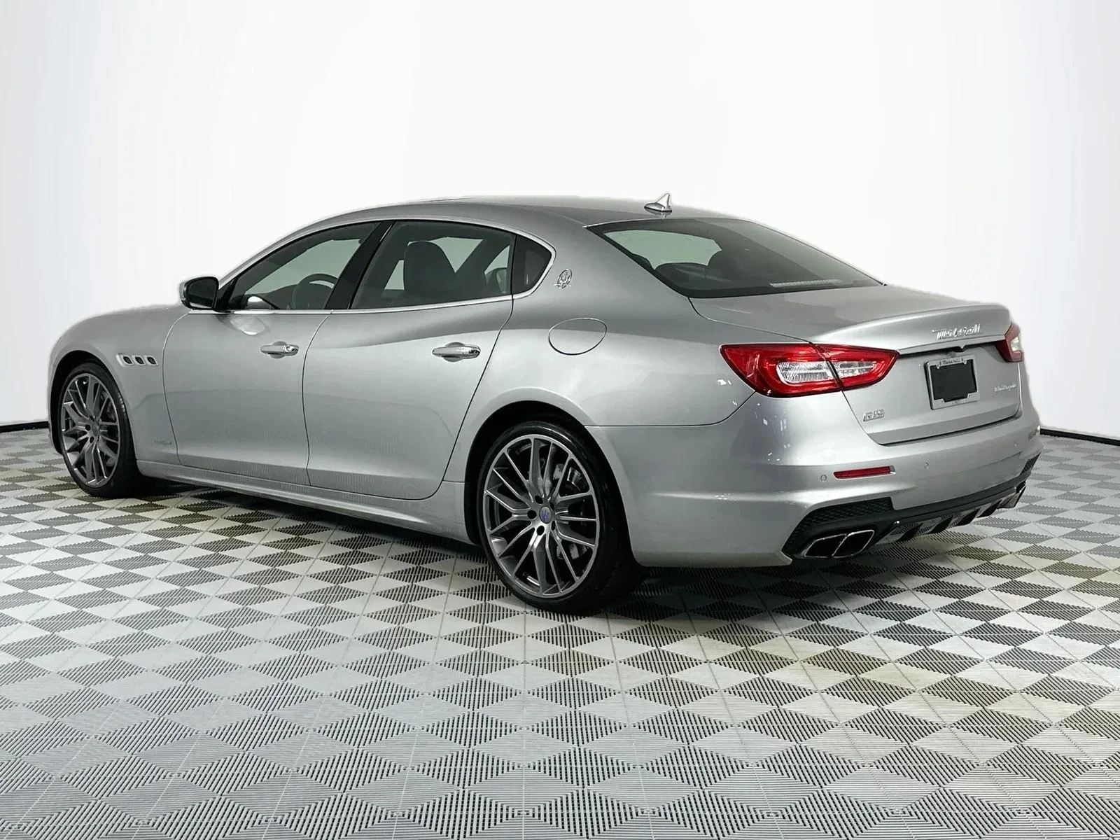 2017 Maserati Quattroporte GTS GranSport — thumbnail 7